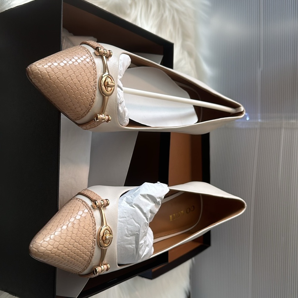 Women’s pack shoes size 10